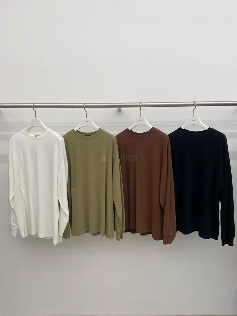 Le-Ppl - Korean Women Fashion - #momslook - Lettering Fleece Tee - 6