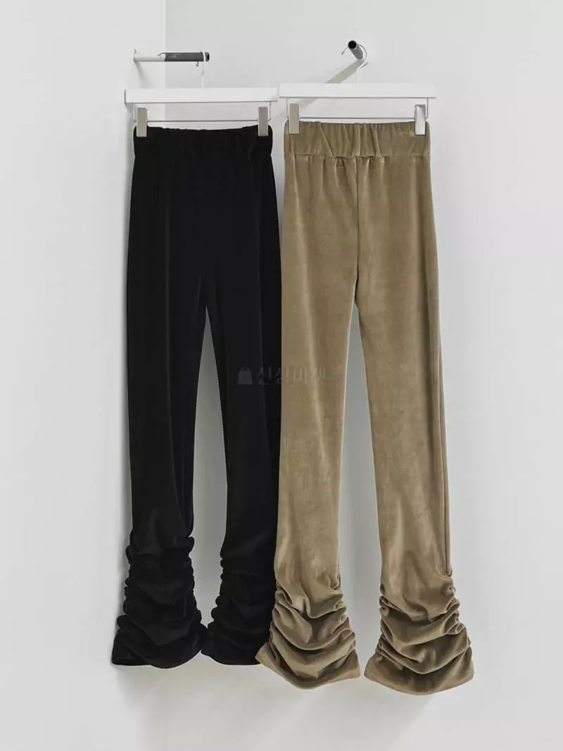 Gateless - Korean Women Fashion - #momslook - Velvet Shirring Leggings - 2