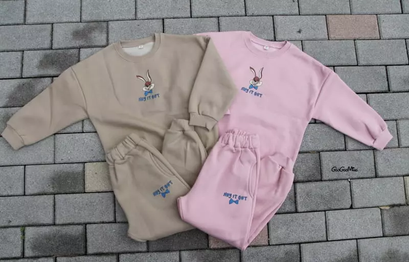 Ggomenge - Korean Children Fashion - #prettylittlegirls - Hug Top Bottom Set