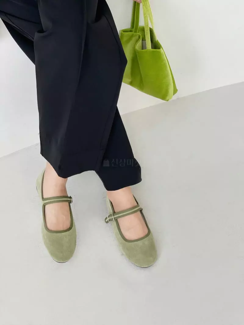 Golden Shoe - Korean Women Fashion - #momslook - L86030 Flats - 2