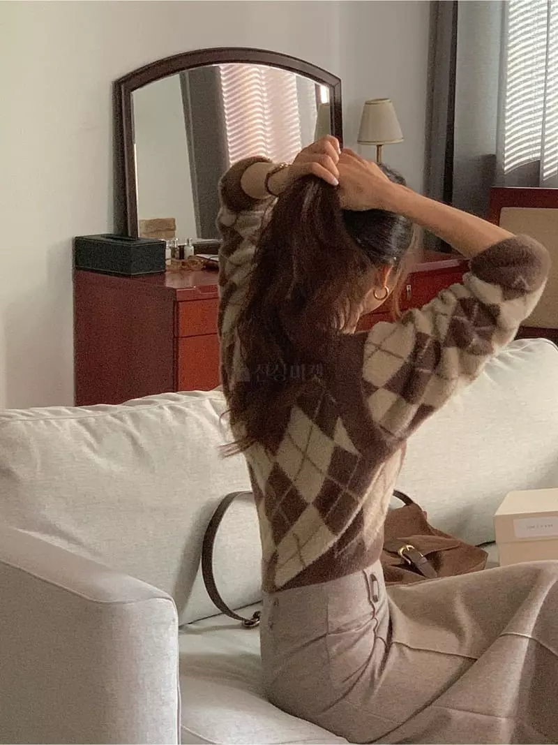 Gracia - Korean Women Fashion - #momslook - Argyle V Neck Knit Tee - 8