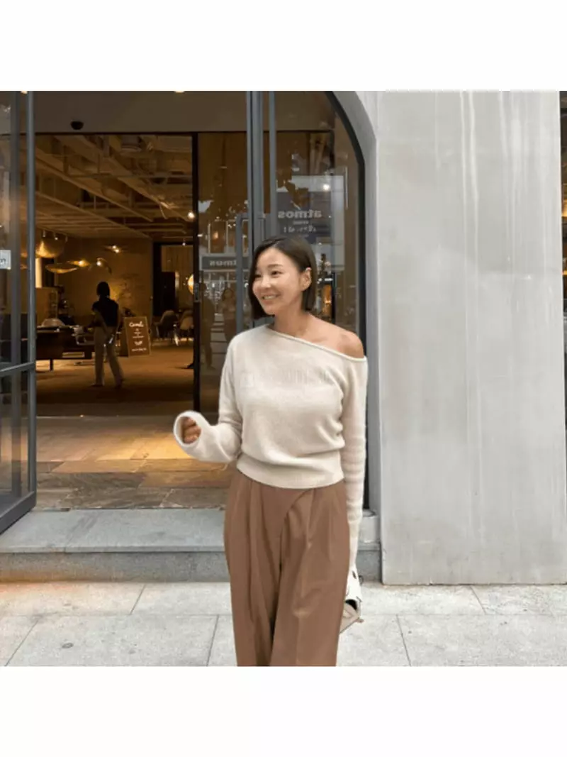 Gracia - Korean Women Fashion - #momslook - One Shoulder Knit Tee - 2