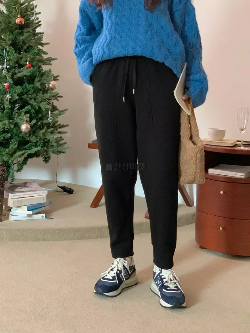 Gracia - Korean Women Fashion - #restrostyle - Slim Jogger Pants - 2