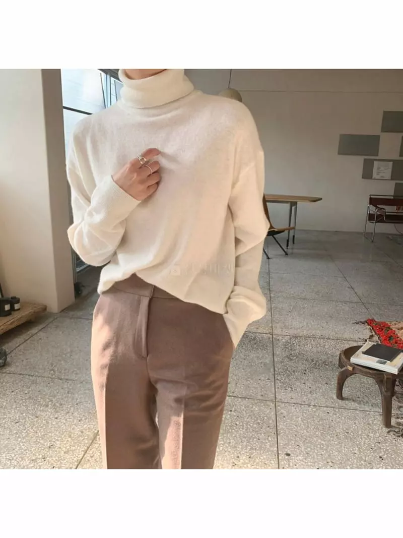 Gracia - Korean Women Fashion - #restrostyle - Nine Turtleneck Tee - 7