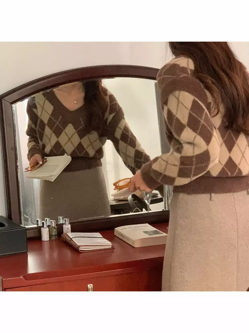 Gracia - Korean Women Fashion - #thelittlethings - Argyle V Neck Knit Tee - 7
