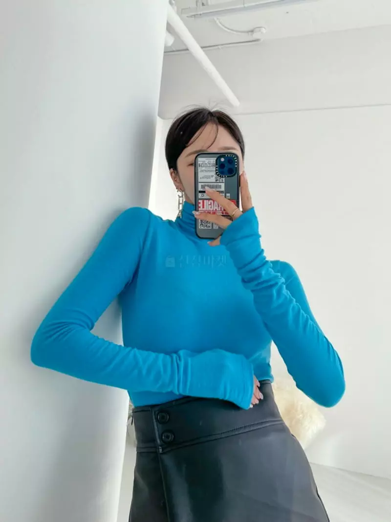 Highcolor - Korean Women Fashion - #momslook - Soda Turtleneck Tee - 2