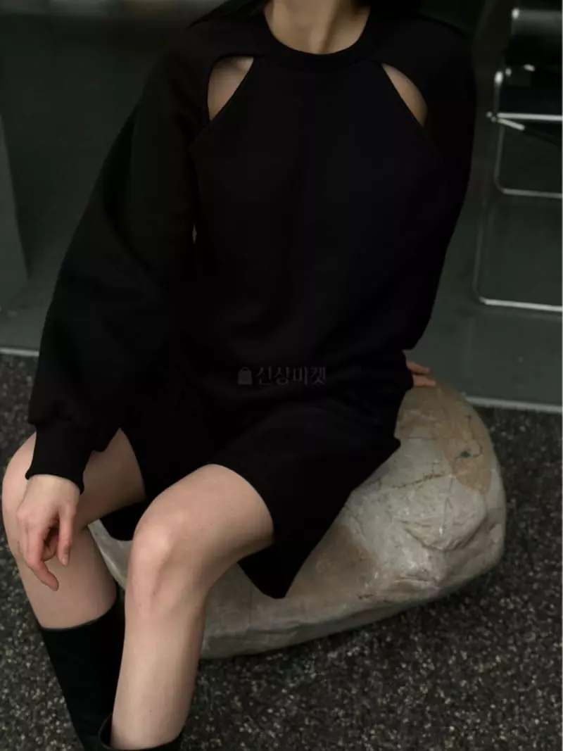 Howl - Korean Women Fashion - #momslook - Napping Slit Sweatshirt - 2