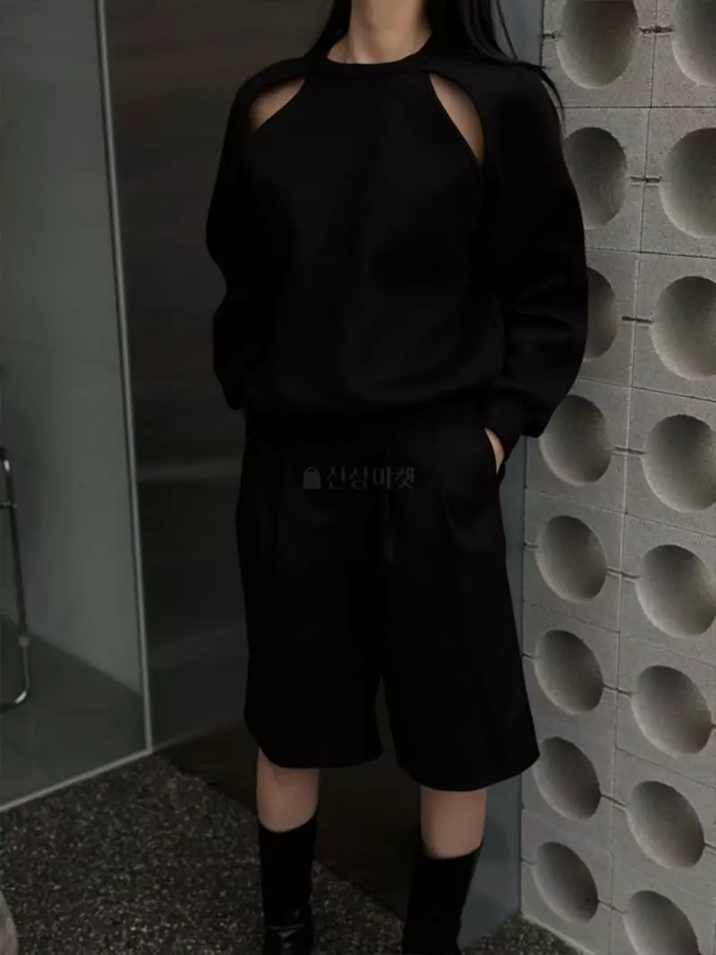 Howl - Korean Women Fashion - #womensfashion - Napping Slit Sweatshirt