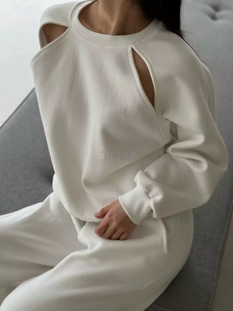 Howl - Korean Women Fashion - #womensfashion - Napping Slit Sweatshirt - 5