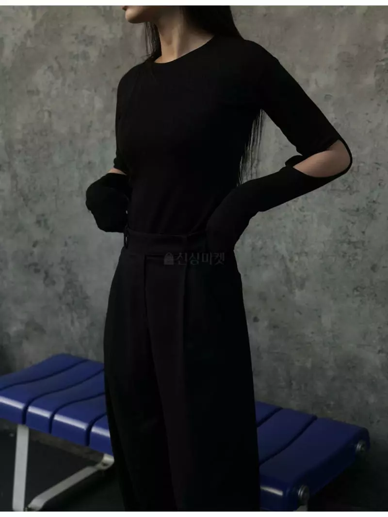 Howl - Korean Women Fashion - #womensfashion - Lessa Slit Long Sleeve Tee - 2