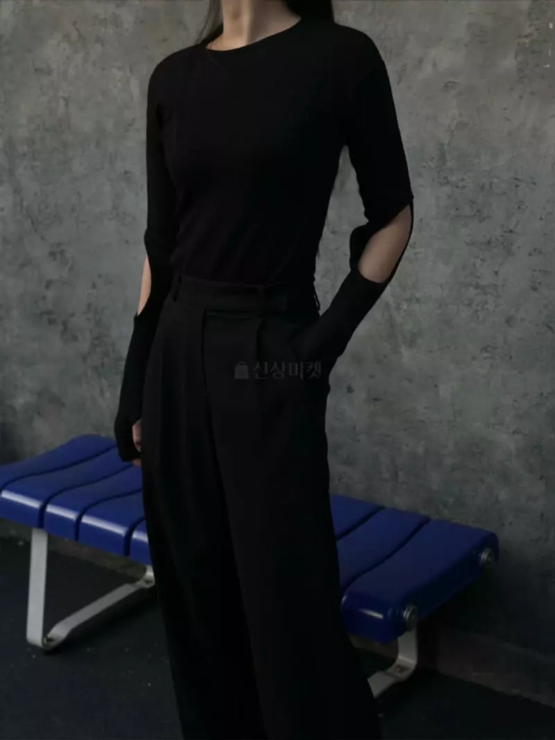 Howl - Korean Women Fashion - #momslook - Lessa Slit Long Sleeve Tee - 4