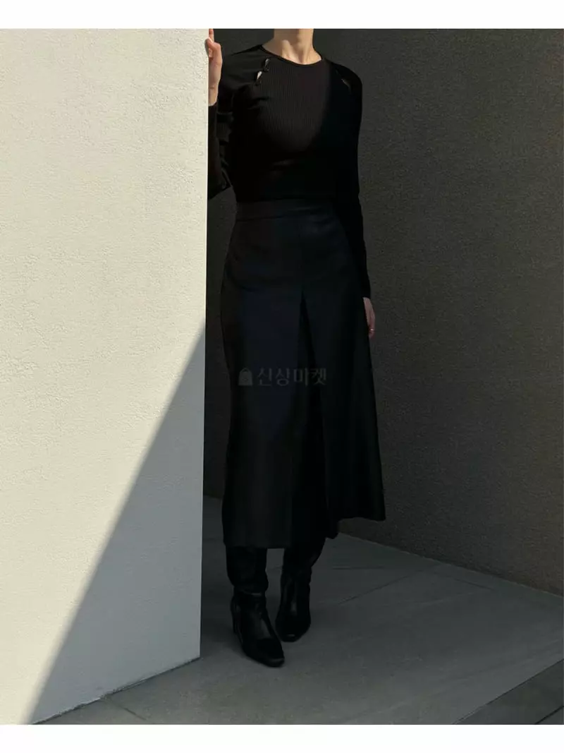 Howl - Korean Women Fashion - #womensfashion - Leather Slit Skirt - 3