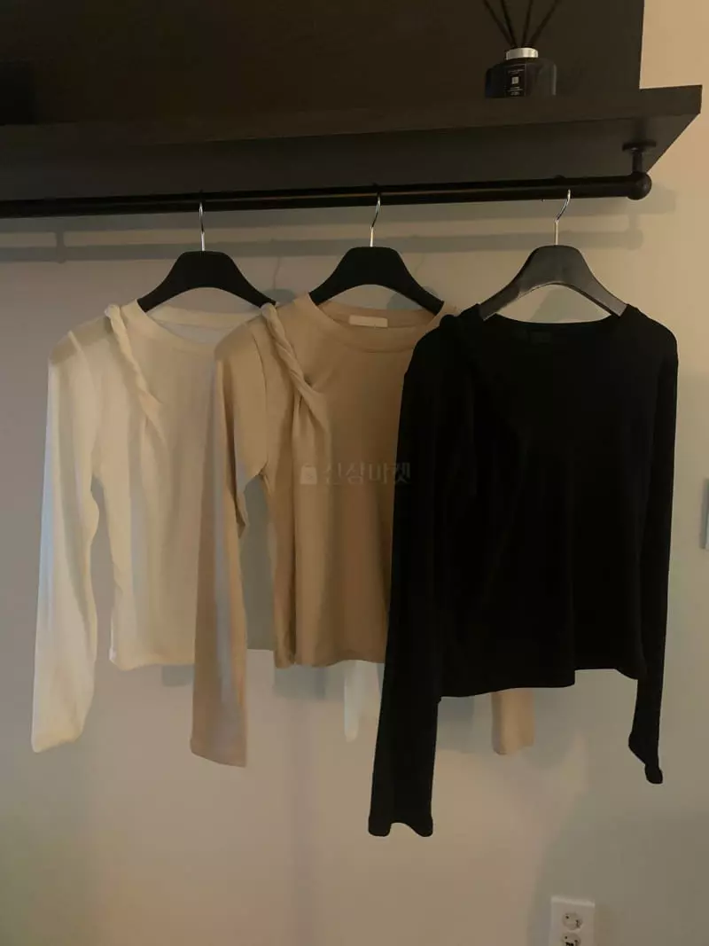 Hue - Korean Women Fashion - #momslook - Twist Tee - 2