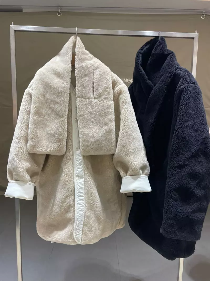 Hue - Korean Women Fashion - #thatsdarling - Fleece Reversible Coat - 2