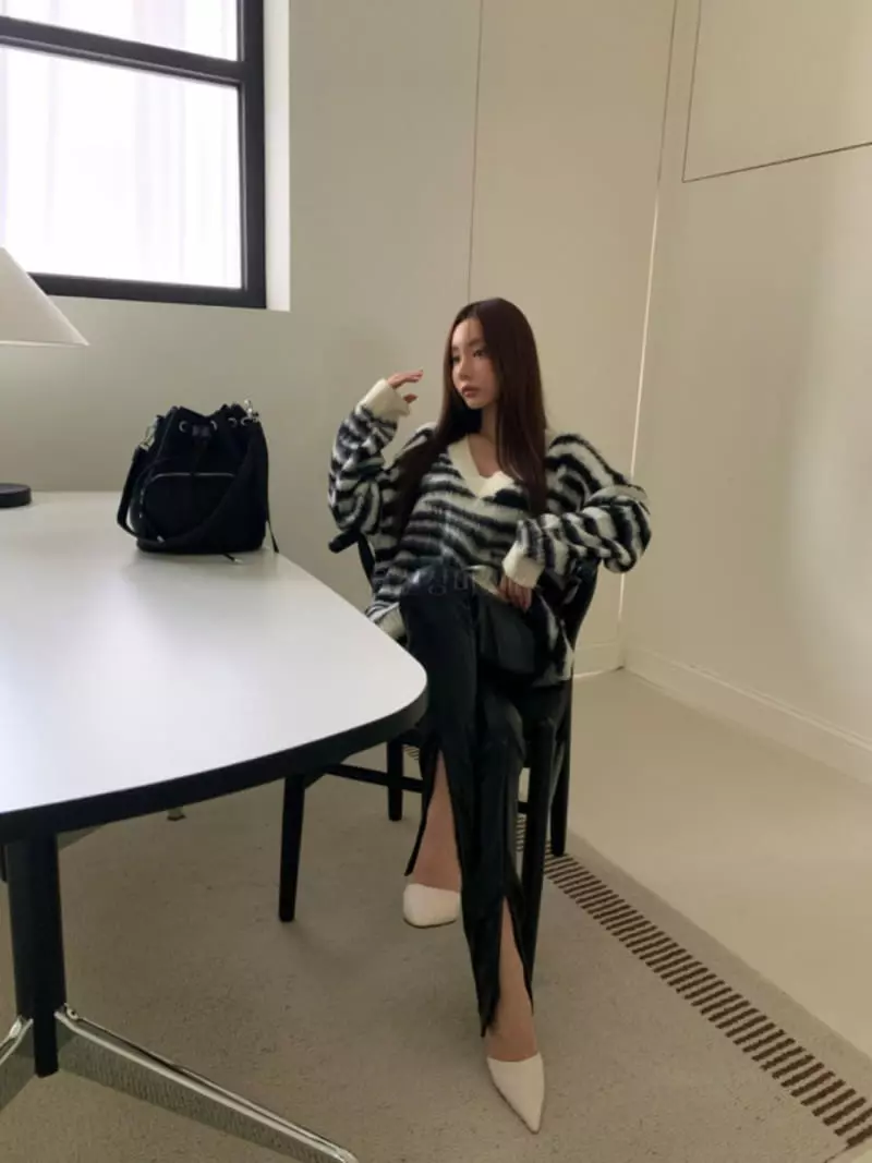 Inssense - Korean Women Fashion - #momslook - Leather Front Slit Zipper Leggings - 2