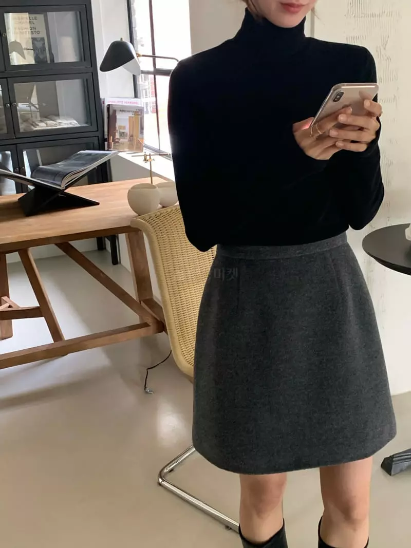 Jinsim - Korean Women Fashion - #momslook - Lilly Turtleneck Tee - 10