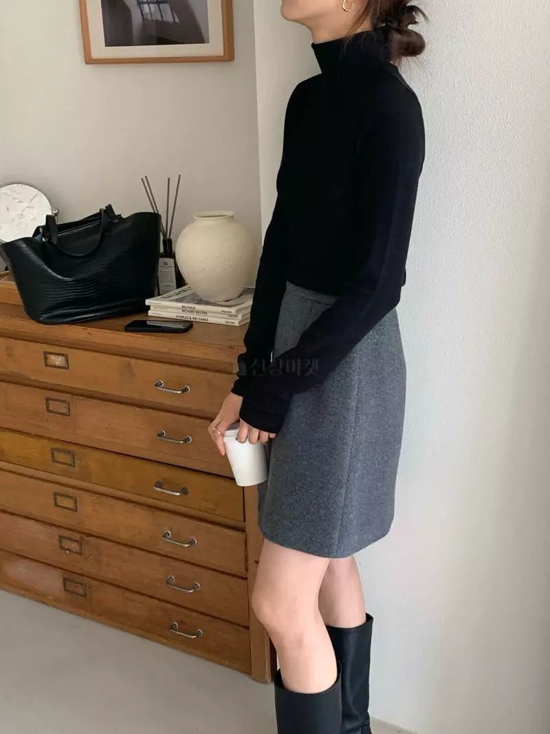 Jinsim - Korean Women Fashion - #romanticstyle - Lilly Turtleneck Tee - 2