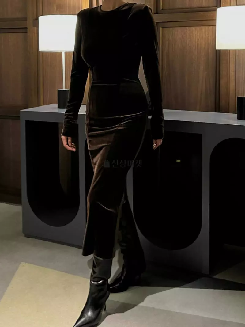 Lowburn - Korean Women Fashion - #momslook - Velvet One-piece - 6